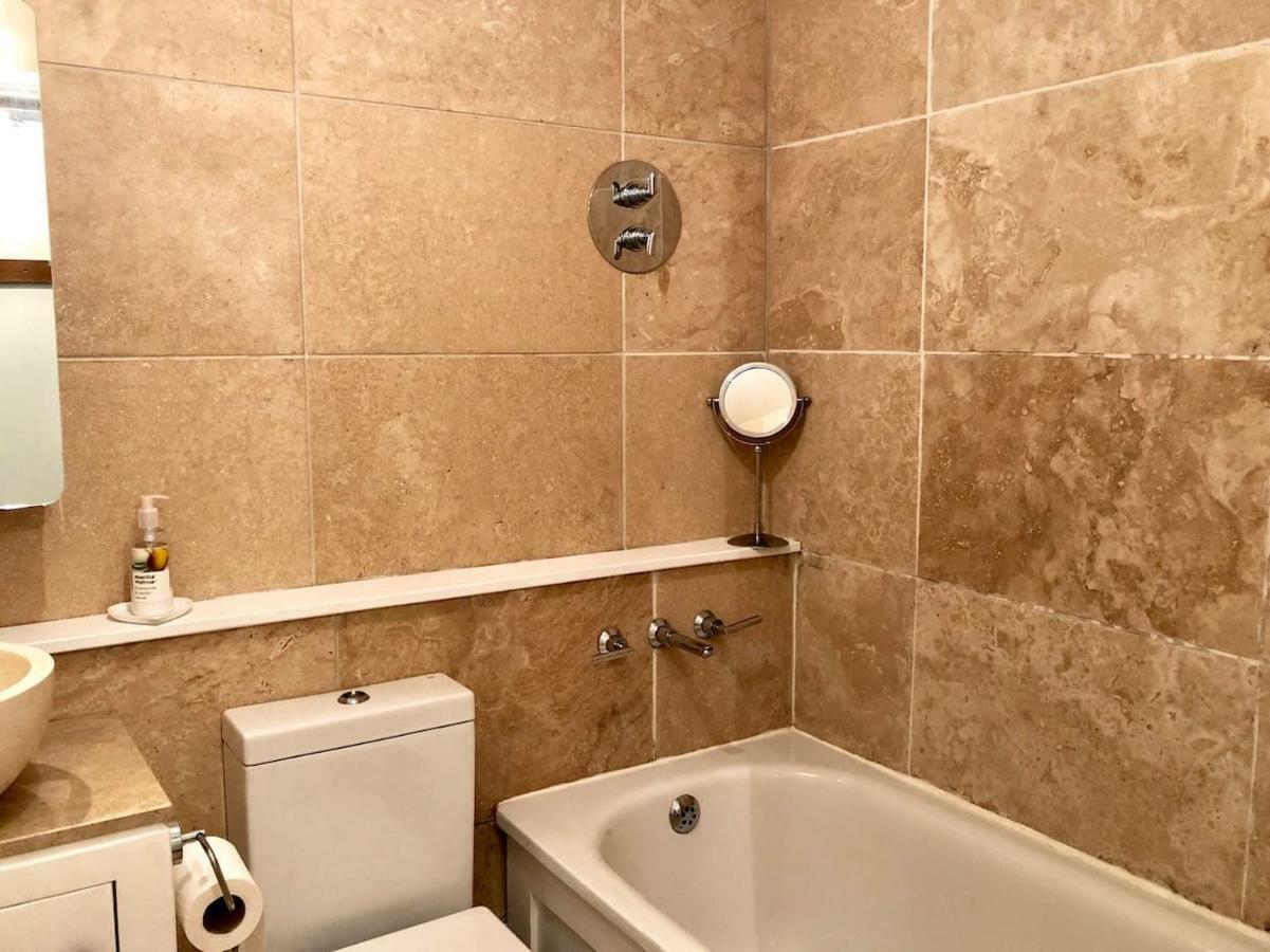 Lauras Townhouse Apartments Garrard'S Retreat バース エクステリア 写真